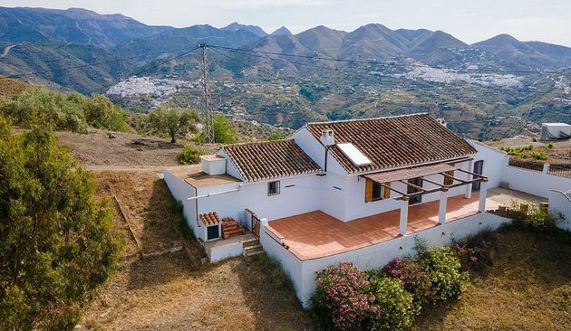 Foto 2 de Casa rural en venda a Árchez de 2 habitacions amb terrassa i jardí