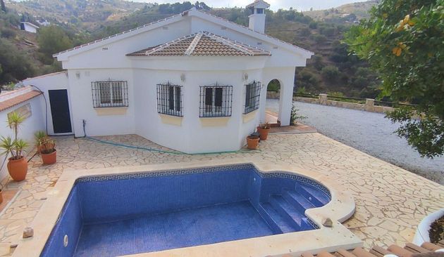 Foto 1 de Casa rural en venda a Cómpeta de 5 habitacions amb terrassa i piscina