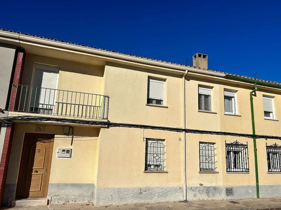 Foto 1 de Casa en venda a plaza Mayo de 3 habitacions amb terrassa i garatge