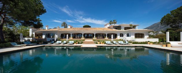 Foto 1 de Venta de casa rural en Lomas de Marbella Club - Puente Romano de 16 habitaciones con terraza y piscina