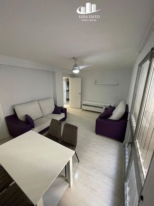 Foto 2 de Alquiler de piso en Belén - San Roque de 3 habitaciones con muebles y balcón