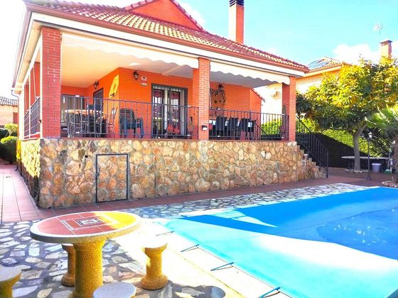 Foto 1 de Xalet en venda a calle Medina Azahara de 4 habitacions amb terrassa i piscina