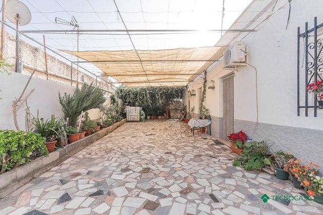 Foto 1 de Casa en venda a Las Cabañuelas de 4 habitacions amb jardí