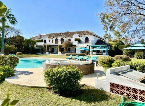 Foto 1 de Xalet en venda a Paraíso - Atalaya- Benamara de 9 habitacions amb terrassa i piscina