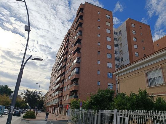 Foto 2 de Venta de piso en calle De Cervantes de 4 habitaciones con ascensor