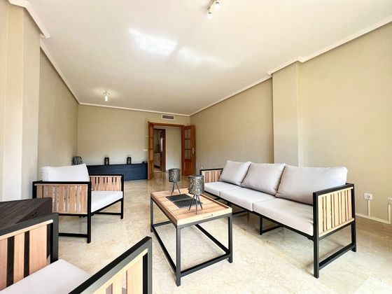 Foto 2 de Piso en venta en Elviria de 3 habitaciones con terraza y piscina