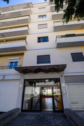Foto 1 de Pis en venda a calle San Isidro de 5 habitacions amb terrassa i balcó