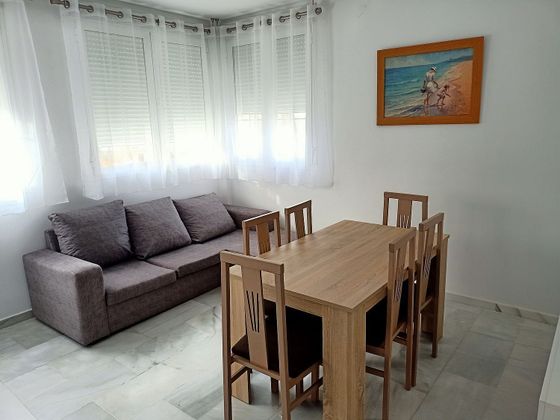 Foto 2 de Dúplex en lloguer a Pedregalejo de 3 habitacions amb terrassa i mobles