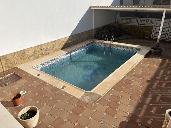 Foto 2 de Venta de casa adosada en Náquera de 5 habitaciones con terraza y piscina