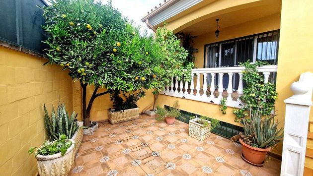 Foto 1 de Casa adosada en venta en Las Gaviotas de 4 habitaciones con terraza y garaje
