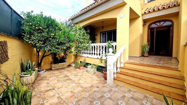 Foto 2 de Casa adosada en venta en Las Gaviotas de 4 habitaciones con terraza y garaje