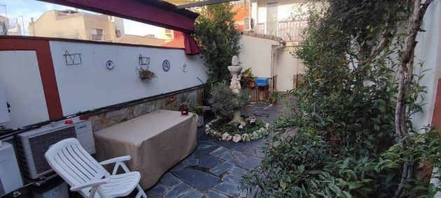 Foto 2 de Casa en venda a Gràcia de 4 habitacions amb terrassa i jardí