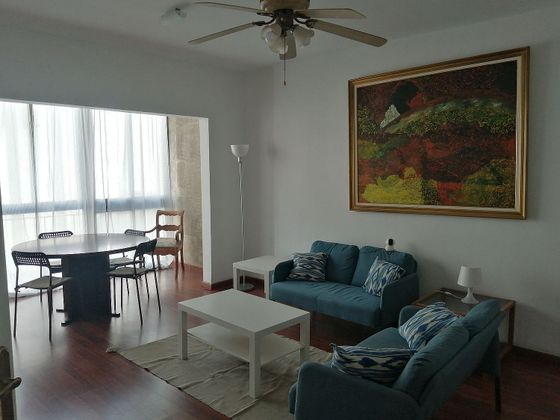 Foto 1 de Alquiler de piso en Mercat  - La Missió - Plaça dels Patins de 4 habitaciones con muebles y calefacción