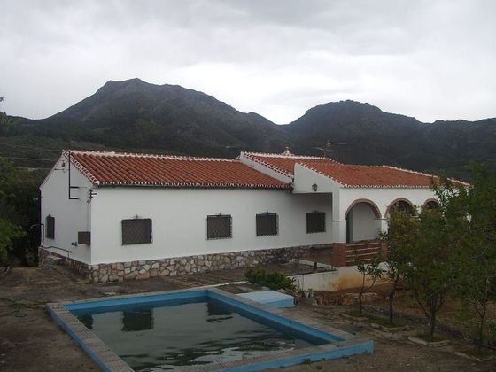 Foto 1 de Casa rural en venda a Yunquera de 4 habitacions amb terrassa i piscina