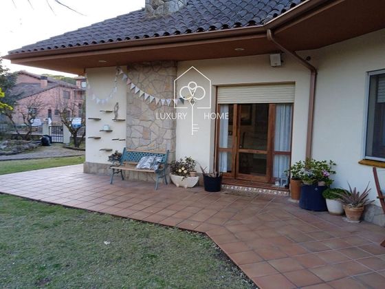 Foto 1 de Venta de chalet en Begues de 4 habitaciones con garaje y jardín