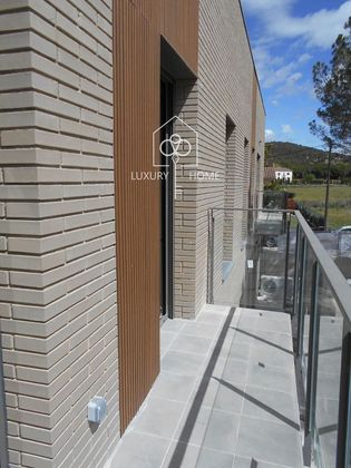 Foto 2 de Venta de dúplex en Begues de 3 habitaciones con terraza y piscina