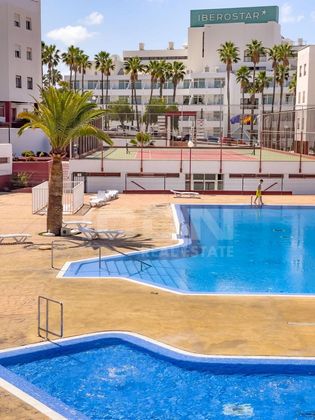 Foto 2 de Pis en venda a avenida De Los Pueblo de 3 habitacions amb terrassa i piscina