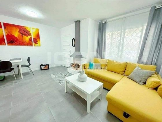 Foto 1 de Casa en alquiler en calle José Aguìar de 3 habitaciones con terraza y muebles