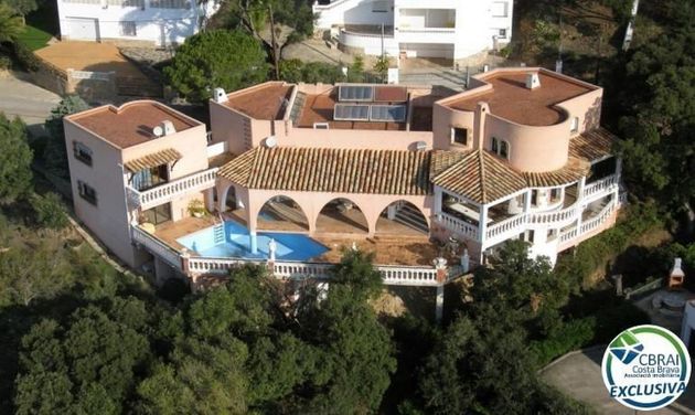 Foto 1 de Casa rural en venda a Nord de 5 habitacions amb terrassa i piscina