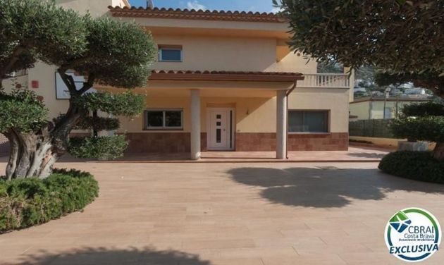 Foto 1 de Venta de chalet en Els Grecs - Mas Oliva de 3 habitaciones con terraza y piscina