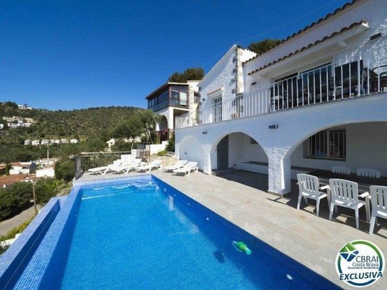 Foto 1 de Venta de casa rural en Port Esportiu - Puig Rom - Canyelles de 4 habitaciones con terraza y piscina