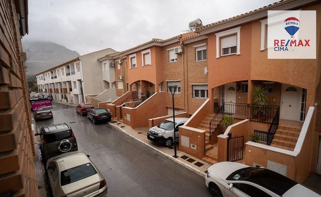Foto 1 de Venta de casa adosada en Zújar de 3 habitaciones con terraza y balcón