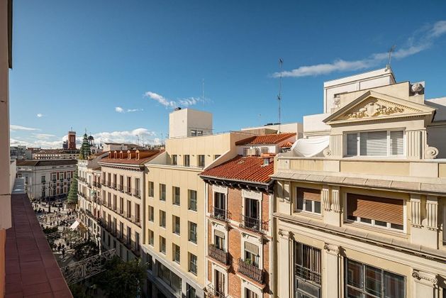 Foto 2 de Ático en venta en Sol de 4 habitaciones con terraza y balcón