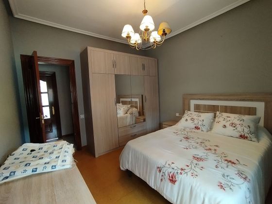 Foto 1 de Alquiler de piso en San Martín del Rey Aurelio de 2 habitaciones con muebles y calefacción
