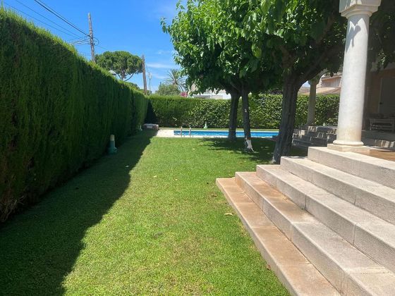 Foto 2 de Venta de casa en Vilafortuny - Cap de Sant Pere de 5 habitaciones con terraza y piscina