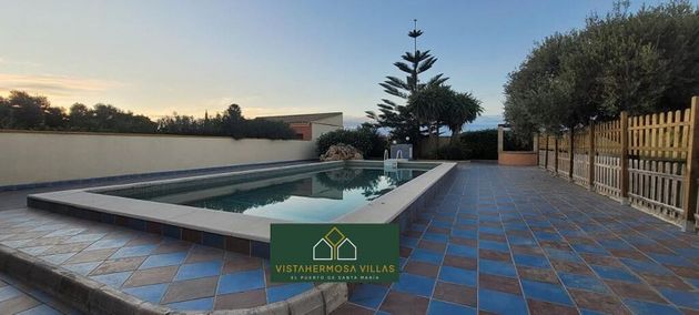 Foto 1 de Chalet en venta en Ctra Sanlúcar-Zona Cuatro Pinos de 6 habitaciones con terraza y piscina