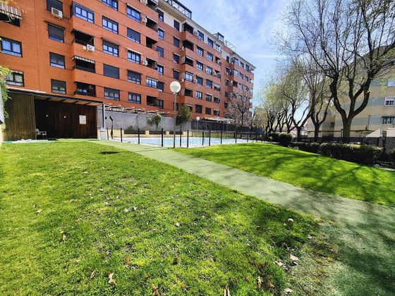 Foto 2 de Pis en venda a Zona Estación de 3 habitacions amb terrassa i piscina