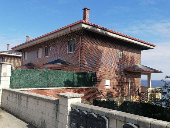 Foto 1 de Casa adossada en venda a Oriñón - Allendelagua de 4 habitacions amb terrassa i garatge