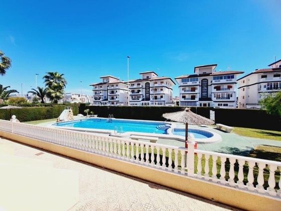 Foto 1 de Dúplex en venta en Nueva Torrevieja - Aguas Nuevas de 3 habitaciones con terraza y piscina