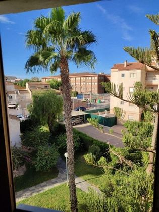 Foto 2 de Dúplex en venda a Nueva Torrevieja - Aguas Nuevas de 3 habitacions amb terrassa i piscina