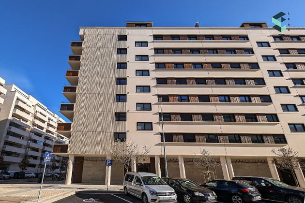 Foto 1 de Alquiler de piso en calle María Lacunza de 2 habitaciones con terraza y garaje
