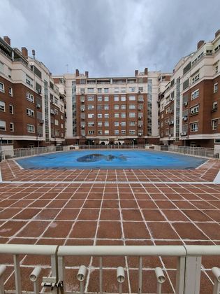 Foto 2 de Pis en venda a calle De Rumanía de 3 habitacions amb piscina i garatge