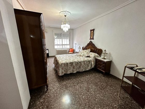 Foto 2 de Alquiler de piso en Santa Isabel de 3 habitaciones con muebles y balcón