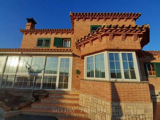 Foto 1 de Venta de casa en calle Josep Carner de 4 habitaciones con terraza y garaje