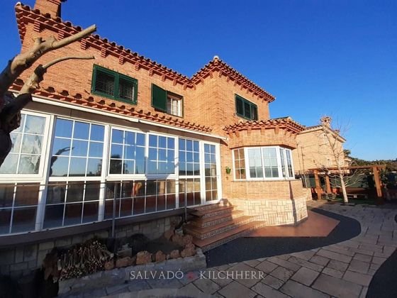 Foto 2 de Casa en venda a calle Josep Carner de 4 habitacions amb terrassa i garatge