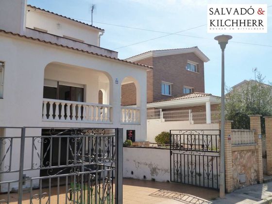 Foto 1 de Casa en venda a calle Del Moro de 4 habitacions amb terrassa i jardí