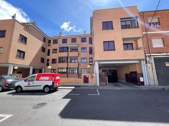 Foto 2 de Pis en venda a calle Pico de Almanzor de 2 habitacions amb terrassa i garatge