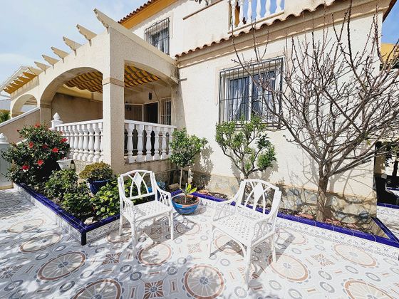 Foto 2 de Casa en venda a Playa de los Locos de 2 habitacions amb terrassa i jardí