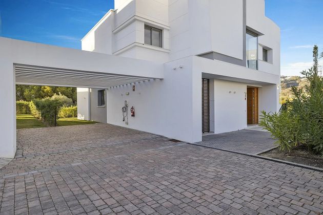 Foto 1 de Casa en venda a Playa Bajadilla - Puertos de 5 habitacions amb terrassa i piscina