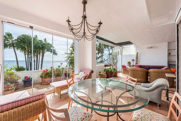 Foto 2 de Piso en venta en Playa Bajadilla - Puertos de 2 habitaciones con terraza y piscina