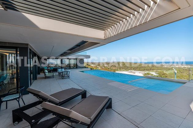 Foto 2 de Casa en venda a Playa Bajadilla - Puertos de 5 habitacions amb terrassa i piscina