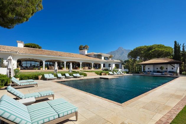 Foto 2 de Casa en venda a Playa Bajadilla - Puertos de 16 habitacions amb terrassa i piscina
