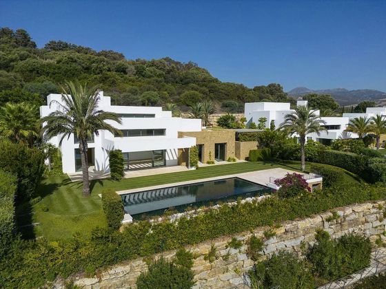 Foto 1 de Xalet en venda a Playa Bajadilla - Puertos de 5 habitacions amb terrassa i piscina