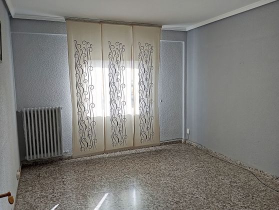 Foto 1 de Pis en venda a Santa Isabel - Movera de 3 habitacions amb balcó i calefacció