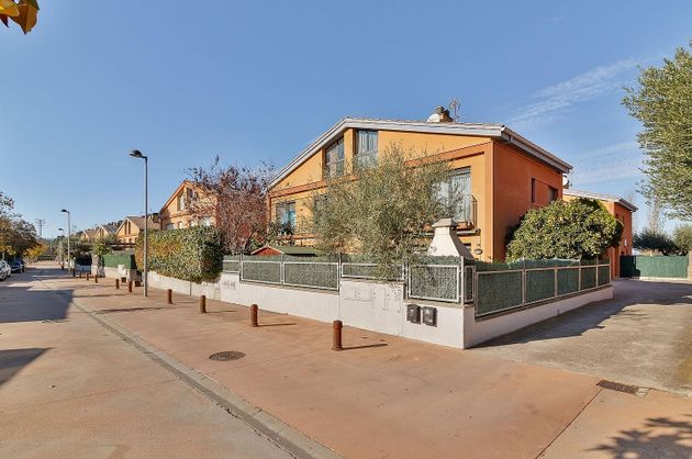 Foto 2 de Casa en venda a Celrà de 5 habitacions amb jardí i balcó