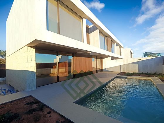 Foto 1 de Casa en venta en Rocafort de 4 habitaciones con terraza y piscina